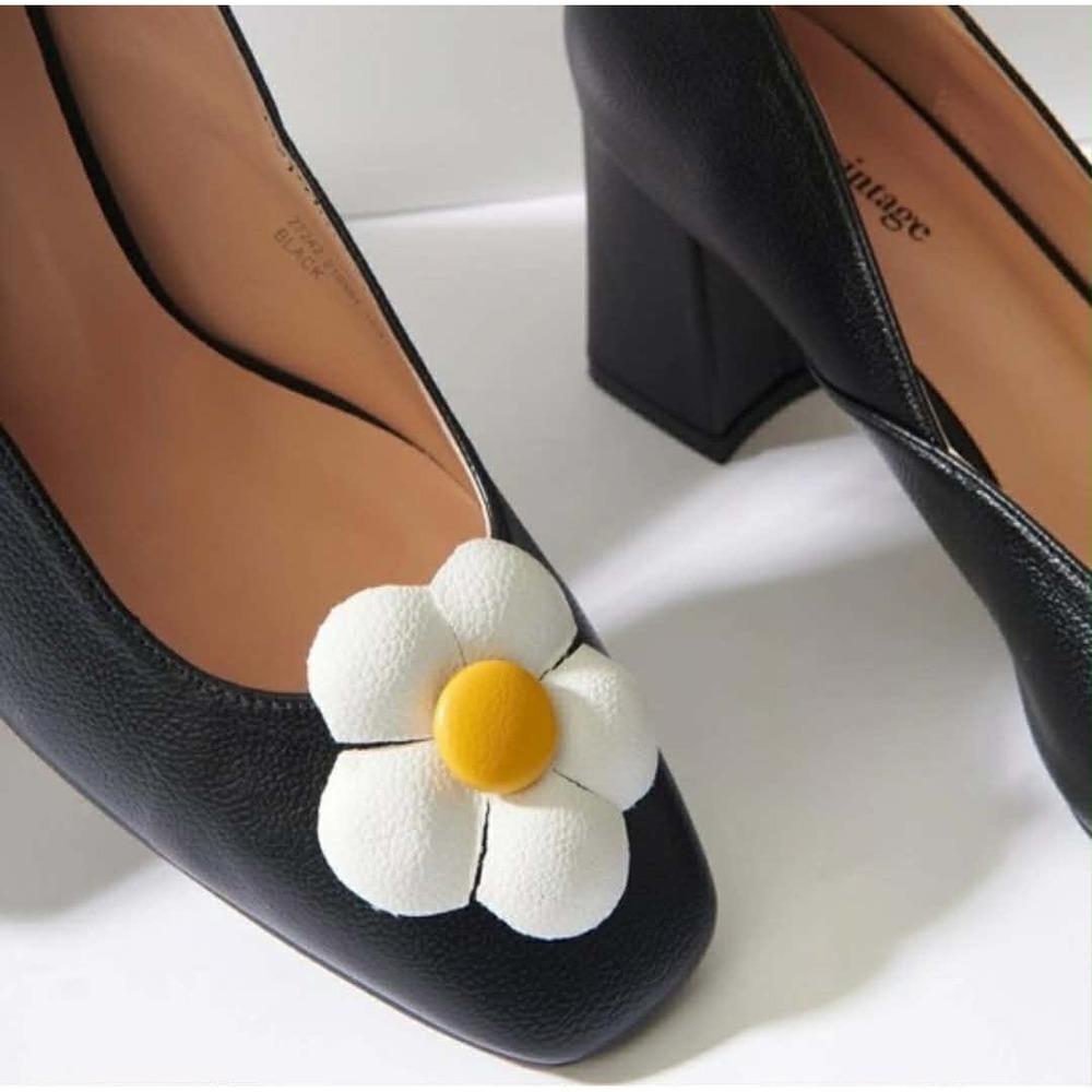 Unique Vintage Black Daisy Applique Block Heel Square Toe Pumps Shoes